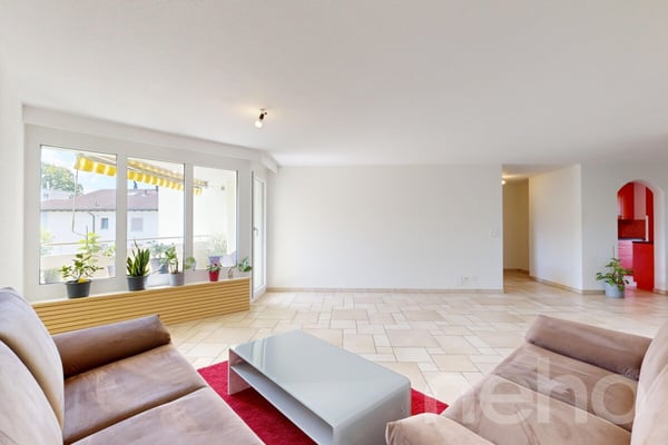 Grosszügige 5.5-Zimmerwohnung mit 2 Balkonen und Lift 4