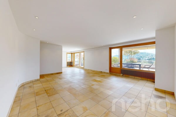 6.5 Zimmer Terrassenwohnung mit 189 m² Aussenfläche und Weitsicht