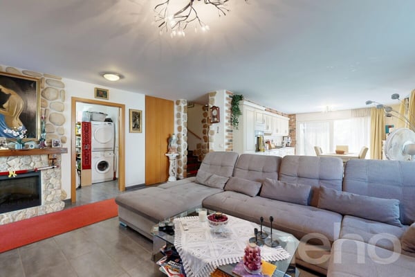 Maison mitoyenne familiale avec jardin et combles à aménager à Aigle 1