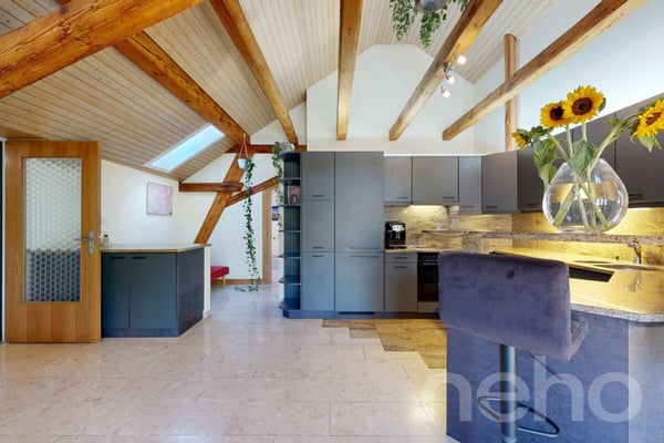 Einzigartige Dachgeschosswohnung mit Cheminée und Sichtbalken 2