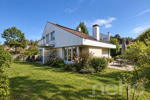 Geräumiges EFH an begehrter Lage mit Gartenidylle (im Baurecht)