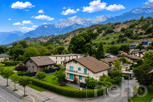 Maison familiale avec deux appartements et fort potentiel à Sion 1