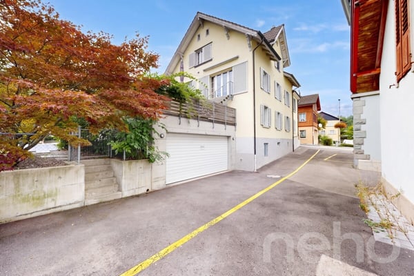 Freistehendes 4.5-Zimmer-Haus mit Geschäftslokal in Langnau am Albis 3