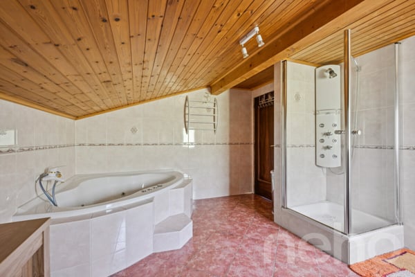 Chalet 8.5 + studio et vue dégagé dans un quartier calme bien situé 10