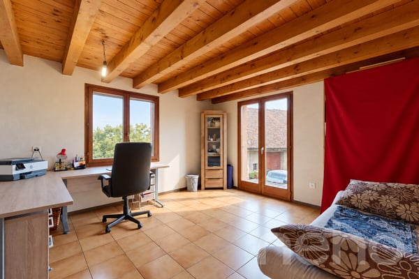 Maison familiale rénovée avec vaste atelier 9