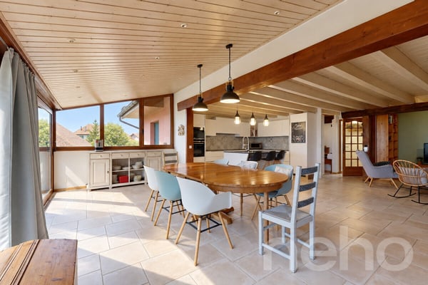 Maison familiale rénovée avec vaste atelier