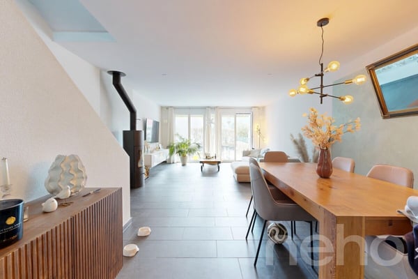4.5-Zimmer-Doppeleinfamilienhaus mit Garten, Terrasse & Weitsicht