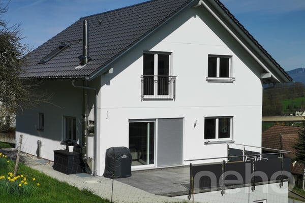 Modernes Zweifamilienhaus mit Weitsicht und hohem Komfort