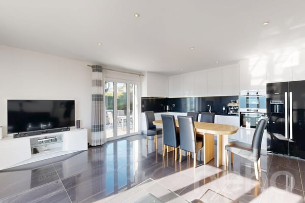 Belle Maison individuelle de 4.5 pièces entièrement rénovée 1