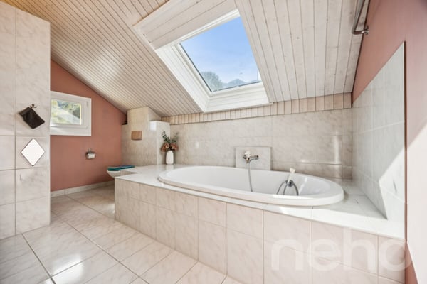 6.5-Zimmer-Einfamilienhaus mit Einliegerstudio und Seesicht 12
