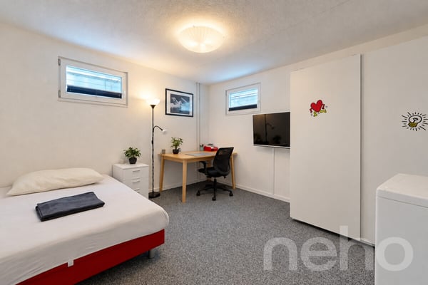 Private Oase: Exklusives 3.5-Zimmer-Einfamilienhaus mit Pool 12
