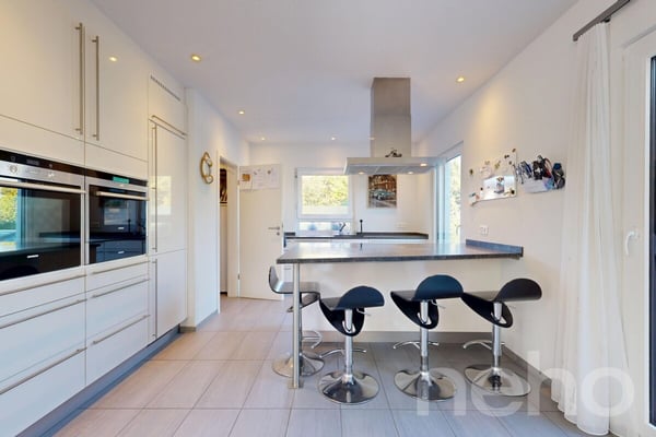 Private Oase: Exklusives 3.5-Zimmer-Einfamilienhaus mit Pool 5