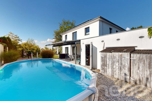Private Oase: Exklusives 3.5-Zimmer-Einfamilienhaus mit Pool 2