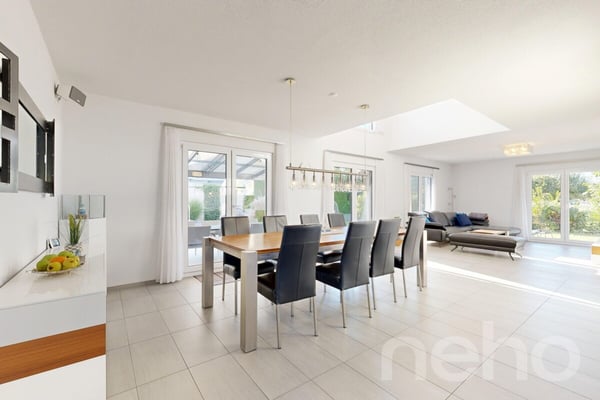 Private Oase: Exklusives 3.5-Zimmer-Einfamilienhaus mit Pool 3