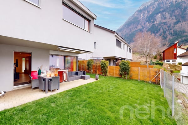 Grosszügiges Doppeleinfamilienhaus mit Garten 10