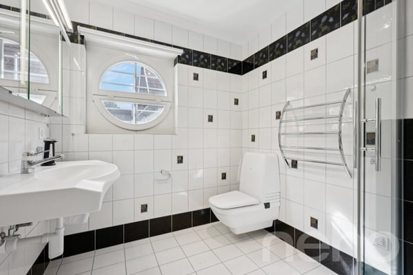 Exklusive Villa mit beheiztem Pool und traumhafter Aussicht 8