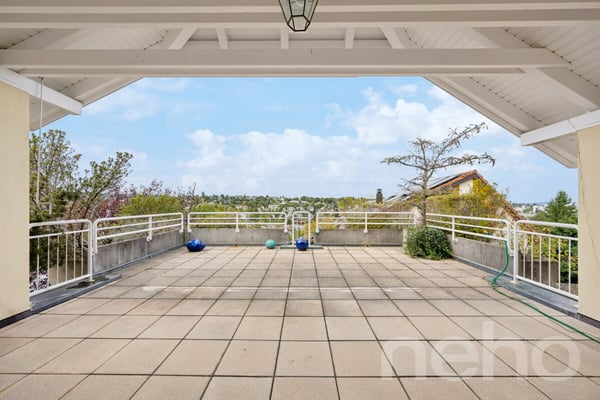 Exklusive Villa mit beheiztem Pool und traumhafter Aussicht 10