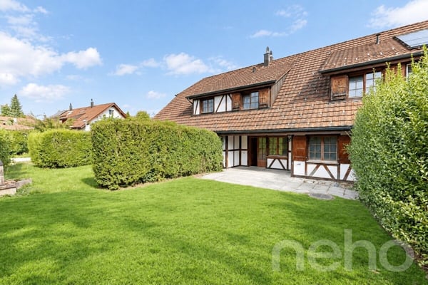 Reihenmittelhaus mit Garten und enormem Potenzial in Oetwil am See 3