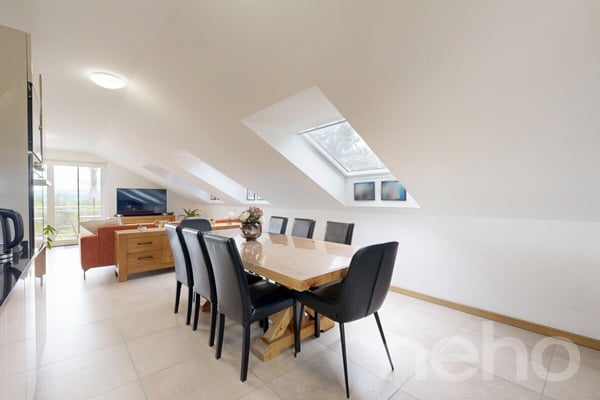 Attique contemporain traversant avec grand balcon et vue dégagée 7