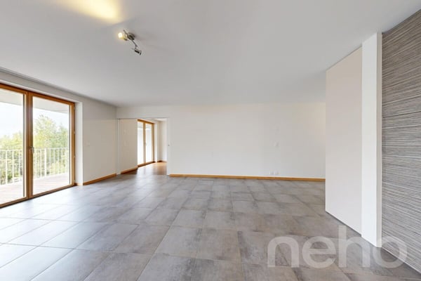 Elégant 3.5 pièces avec grand balcon et crèche dans l'immeuble 12