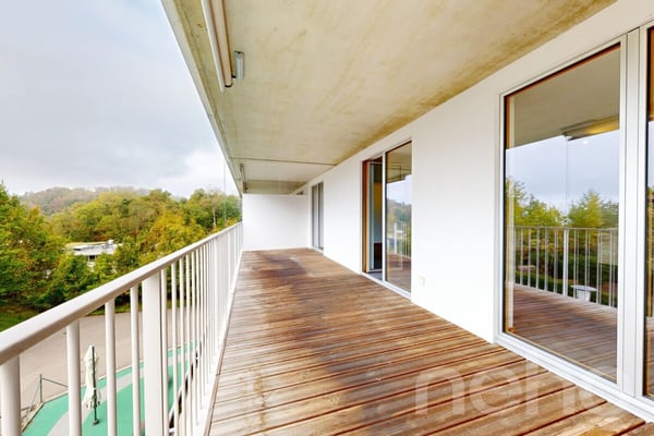 Elégant 3.5 pièces avec grand balcon et crèche dans l'immeuble 10