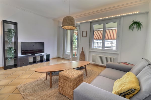 Appartement meublé 2.5 pièces avec balcon et vue imprenable 1