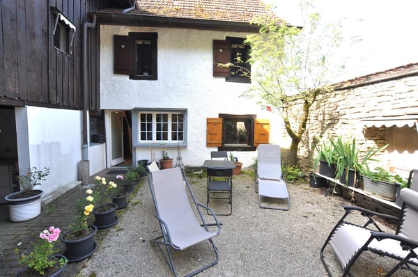 Propriété villageoise avec cachet située à Beurnevésin 18