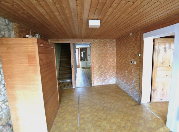 Propriété mixte à rénover située à Bure 3