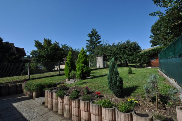 Jolie propriété, composée de deux logements, située à Courtemaîche 30