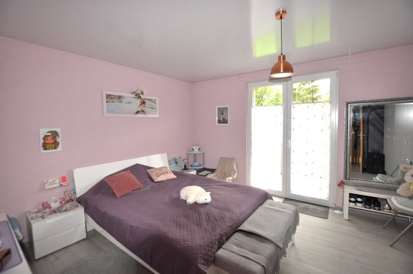 Jolie propriété, composée de deux logements, située à Courtemaîche 27
