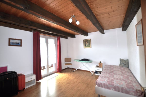 Jolie propriété, composée de deux logements, située à Courtemaîche 16