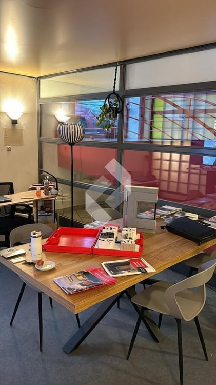 Local commercial / bureau à louer de suite 10