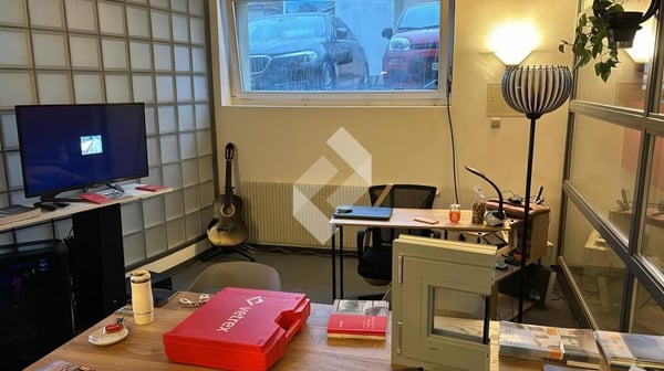 Local commercial / bureau à louer de suite 4