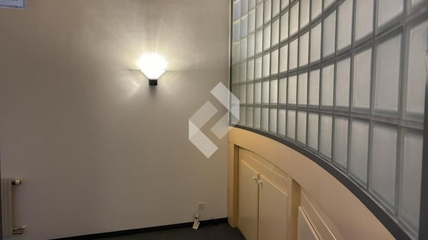 Local commercial / bureau à louer de suite 6