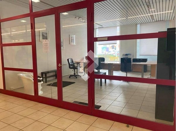 Local commercial / bureau à louer de suite 7
