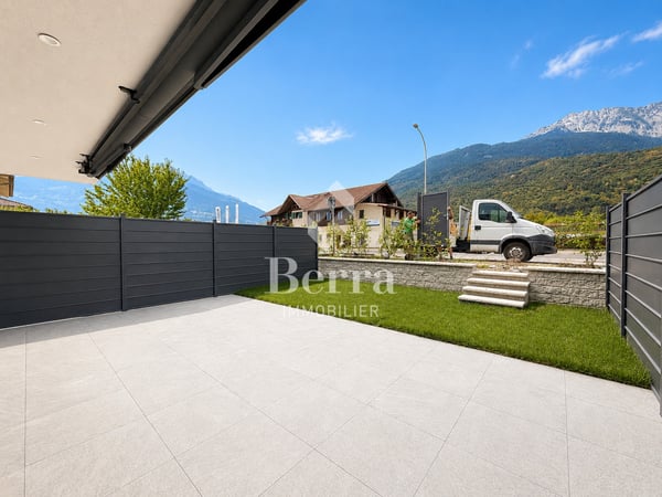 Villa de 5.5 pièces avec 3 places de parc comprises !! 2