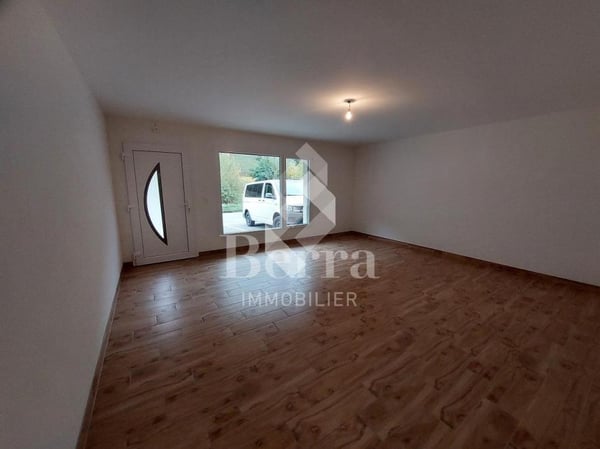 Saxon ! Halle industrielle + espace de stockage + surface commerciale + appartement de fonction! 12