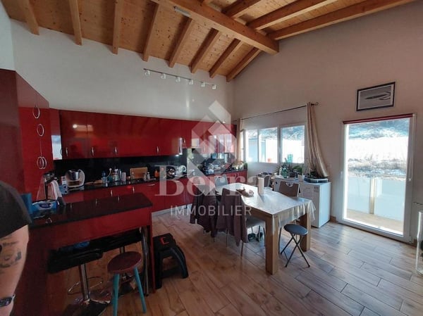 Saxon ! Halle industrielle + espace de stockage + surface commerciale + appartement de fonction! 6