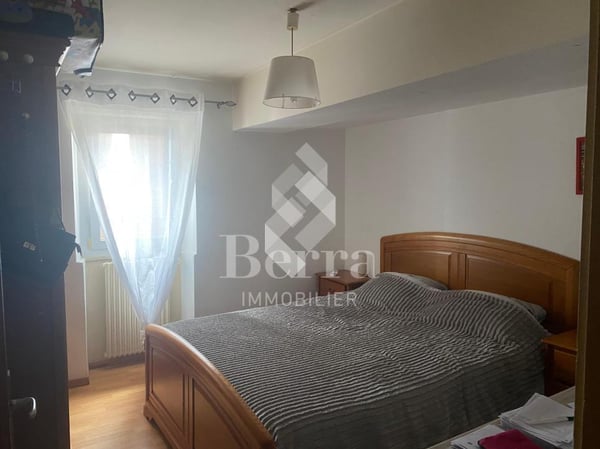 Immeuble mixte avec café-bar et appartements - au coeur du vieux village de Saxon 8