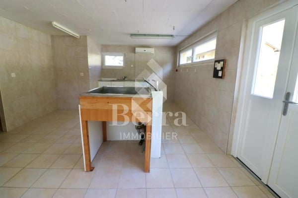 Propriété équestre avec villa individuelle dans la plaine du Rhône. 10