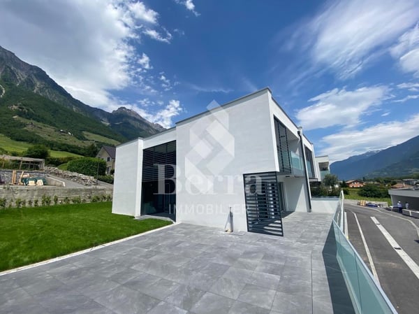 Disponible dans les 6 mois après choix des finitions 11