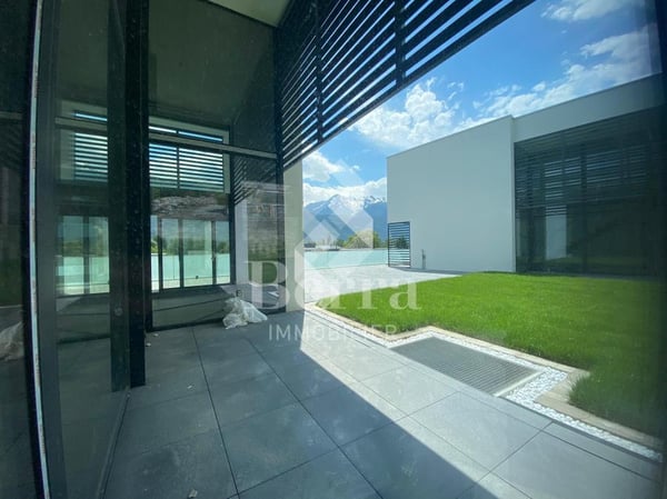 Disponible dans les 6 mois après choix des finitions 10