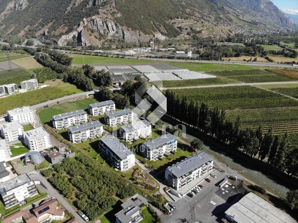 Surface commerciale lumineuse, proche Dranse 7