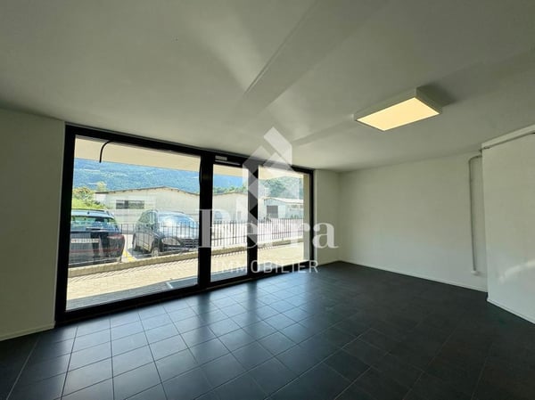 Surface commerciale lumineuse, proche Dranse 2