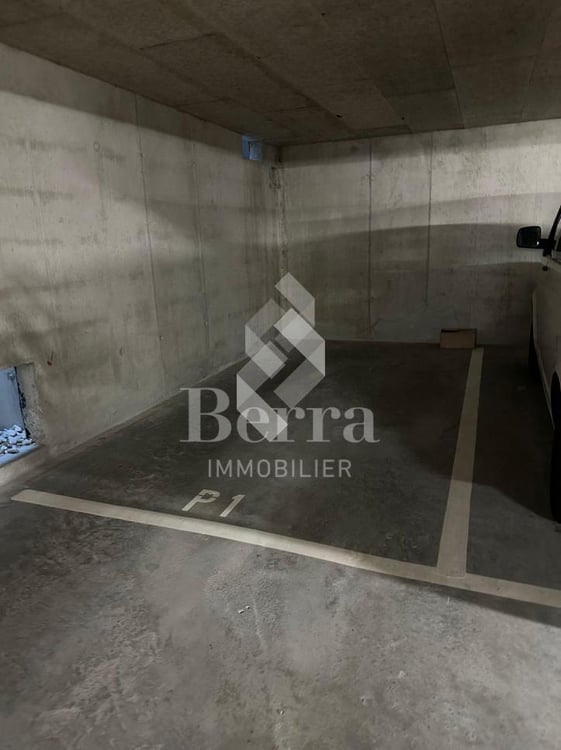 12 Places de Parc en Parking Souterrain 1