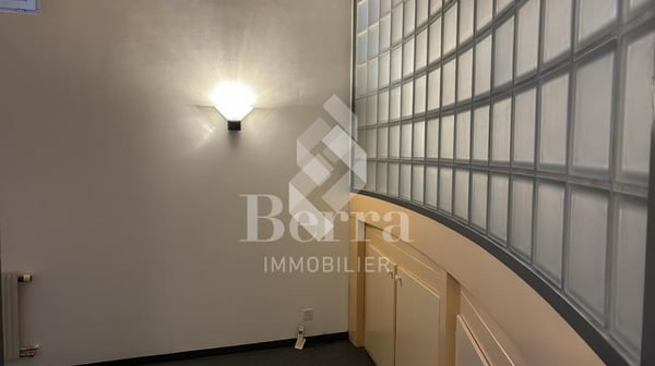 Local commercial / bureau à louer de suite 6
