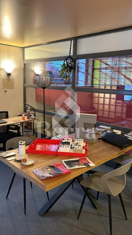 Local commercial / bureau à louer de suite 10