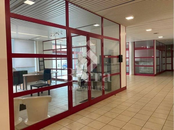 Local commercial / bureau à louer de suite 5