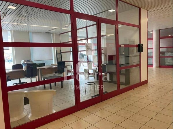 Local commercial / bureau à louer de suite 2