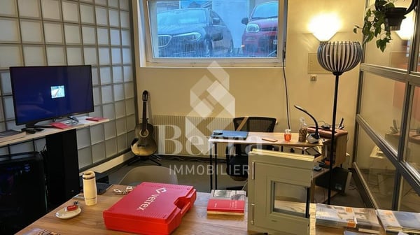 Local commercial / bureau à louer de suite 4